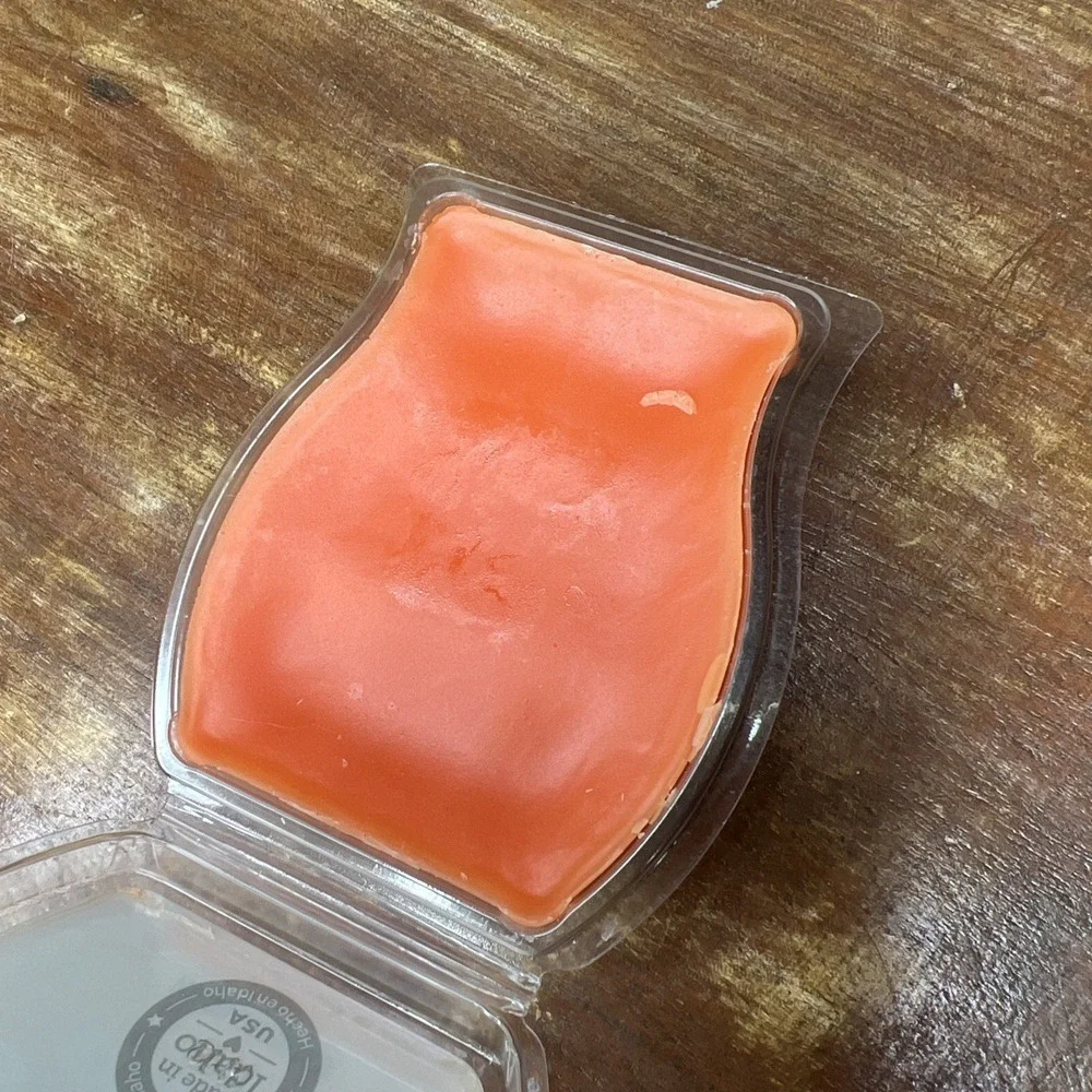 NEW Scentsy wax bar melt tart 3.2 oz CLEMENTINE CUPCAKE HARD TO‎ FIND